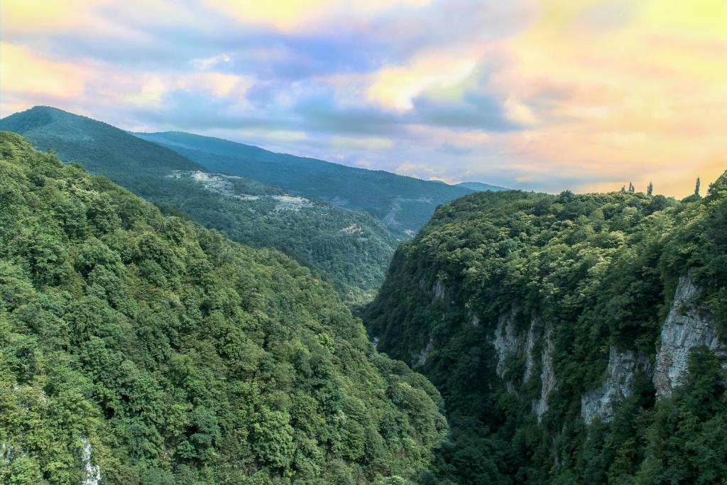 იმერეთის მთიანი პეიზაჟი